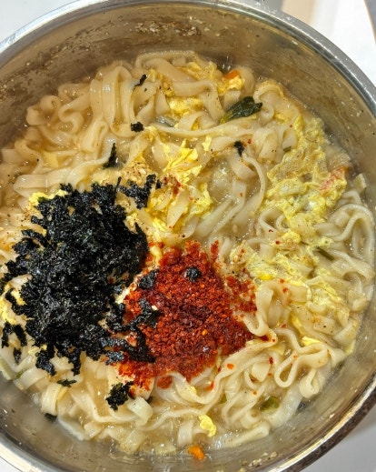 X(트위터)에서 화제 중인 농심 멸치칼국수 10분 레시피