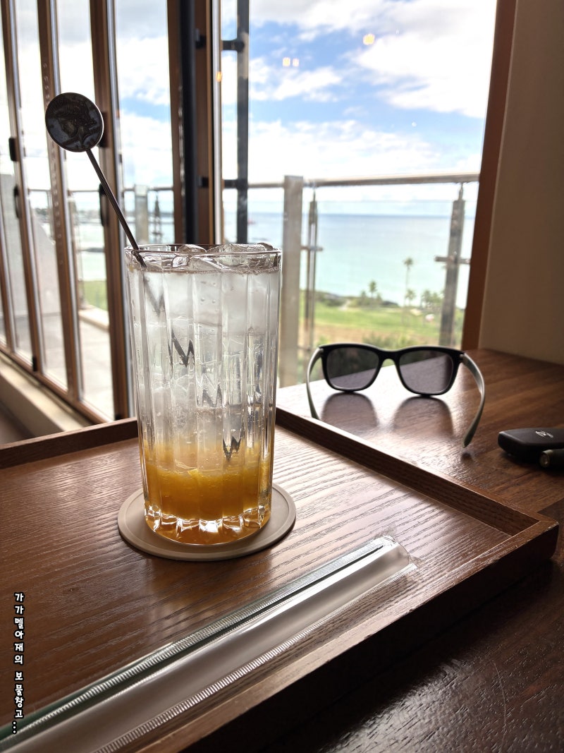 Hamdeok Beach Cafe, Jeju: Adorable and Pretty, a 5-Story Ocean View