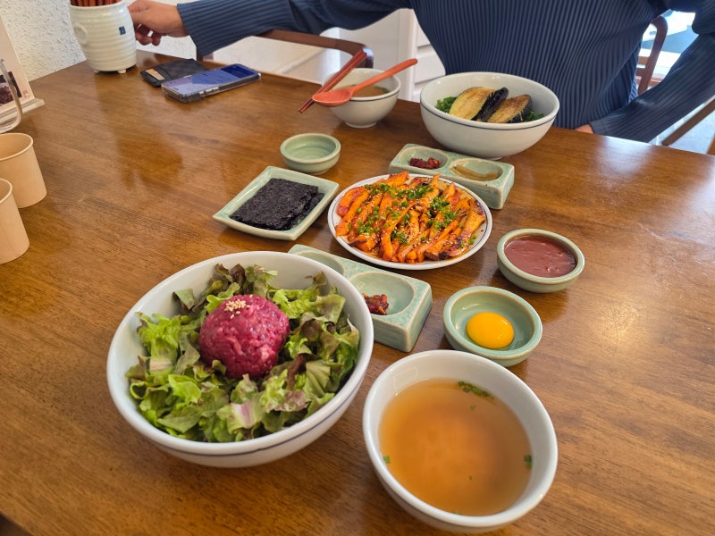 대구 김광석거리 맛집 밥집으로 추천하는 '향택 대봉점' 방천시장 한식 점심