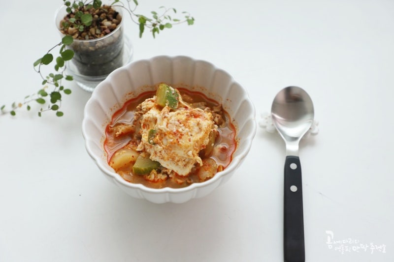 순두부찌개 레시피 양념 돼지고기 재료 넣은 초간단순두부찌개 끓이는법
