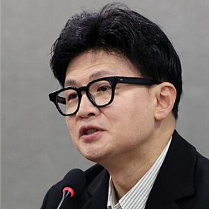 [속보] 한동훈·민주당, 17년 전 ‘노무현 시계’ 정면충돌…“사과하라” vs “고발하라”