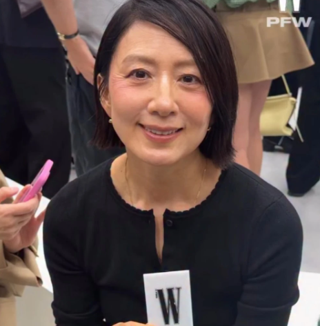 김희애 파리 패션위크 59세 나이 화제