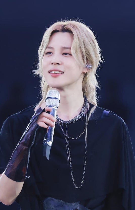 BTS 지민 4년 연속 1위→진 커버 싹쓸이…뷔·정국까지 글로벌 화제