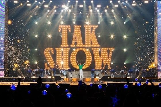 "찐이야,무명가수였던 영탁 맞아?” 43세 영탁, 첫 콘서트 9만 명→자기 이름 건 ‘TAK SHOW’ 벌....