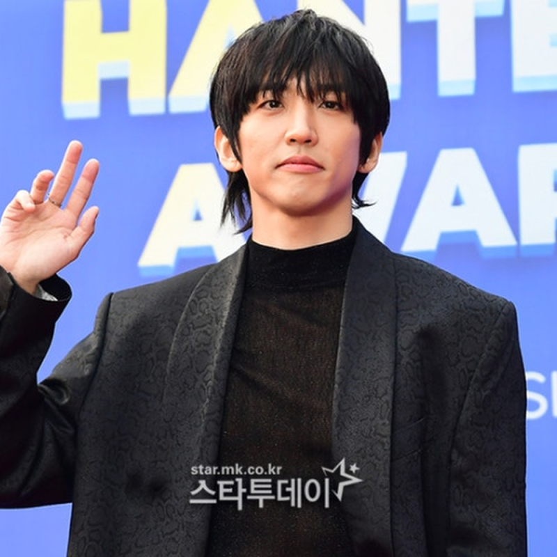 가수 이승윤 근황, 부산록페 정장 사진부터 GMF 헤드라이너 일정까지