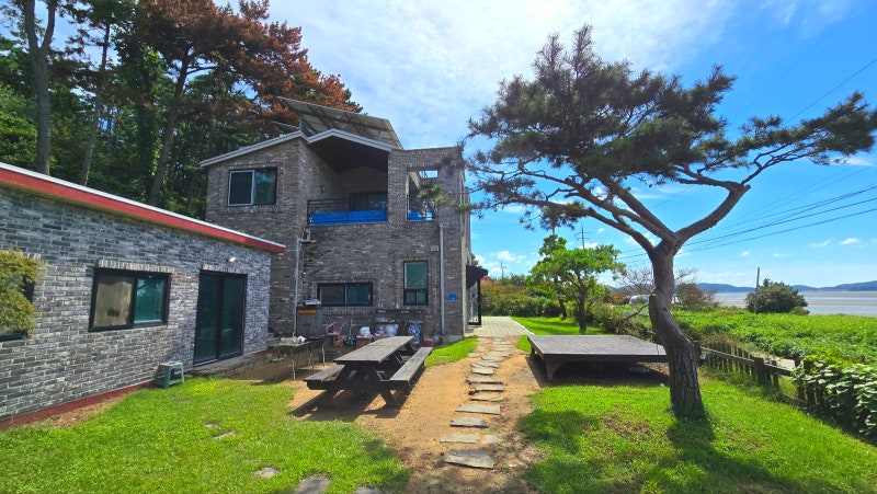 Taean Private Pension: Stone Castle Pension, Perfect for Tidal Flat Experience and Relaxing Healing