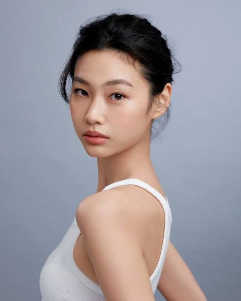 정호연 『오징어게임에서의 그녀에서 호프에서의 뻣뻣한 대사의 그녀까지 』