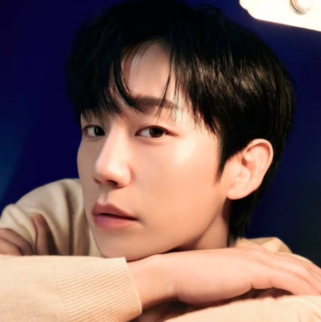 정해인 프로필 기부 생일 나이 본명 키 학력 혈액형 MBTI 종교 수상 학교 고향 열애설 가족 집....