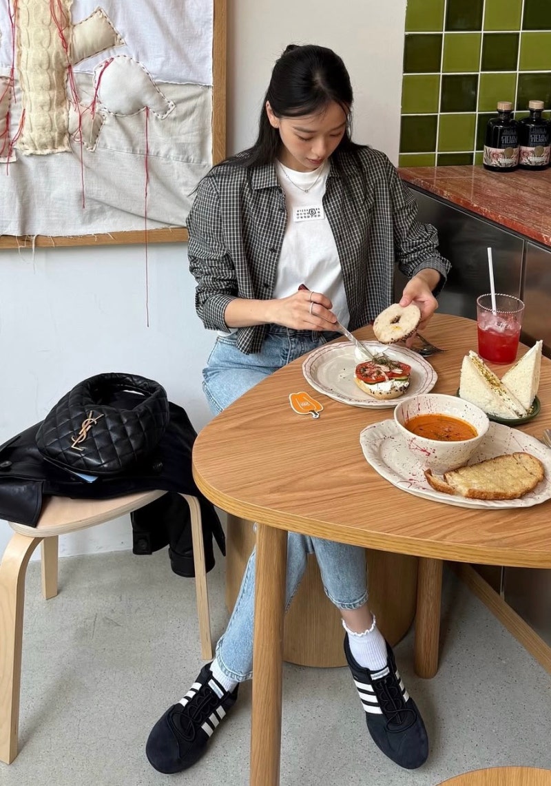 "품절 대란 난 그 신발"…체조요정 손연재 '영앤리치' 그녀의 20만 원대 발레리나 스니커즈와 ....