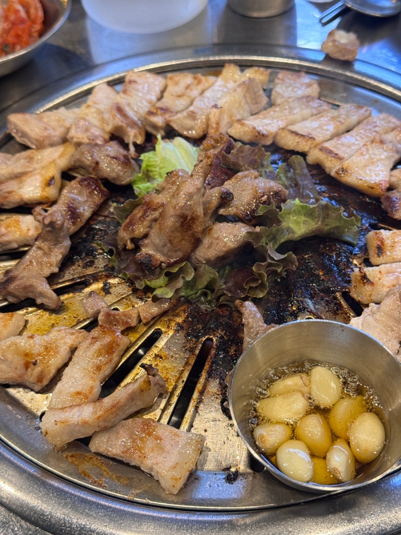 강남갈매기 | 강남 고깃집 야장에서 삼겹살 먹기