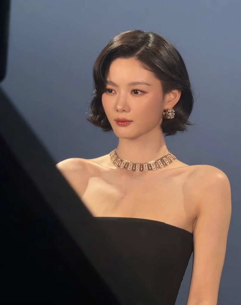 "성숙미 터졌다"… 김유정 파리 하이주얼리 쇼 빛낸 고혹적 블랙 드레스 자태