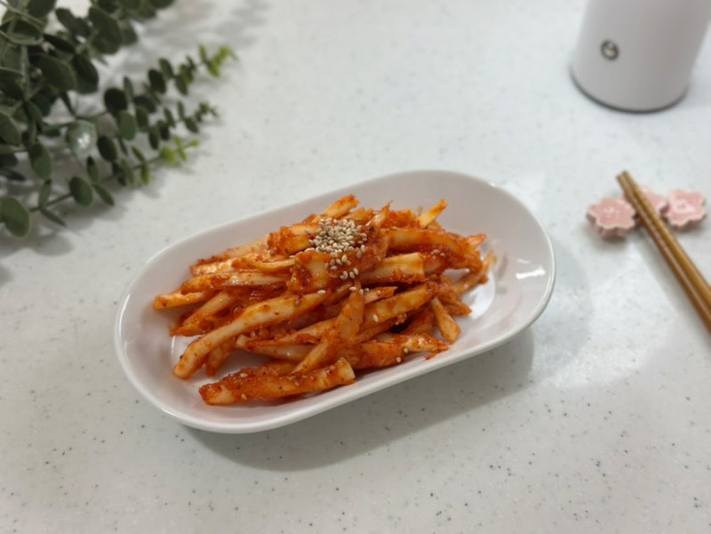 도라지무침 만드는 법 쓴맛 없이 아삭하게 무치는 도라지무침 레시피 입맛 돋우는 밑반찬 요....