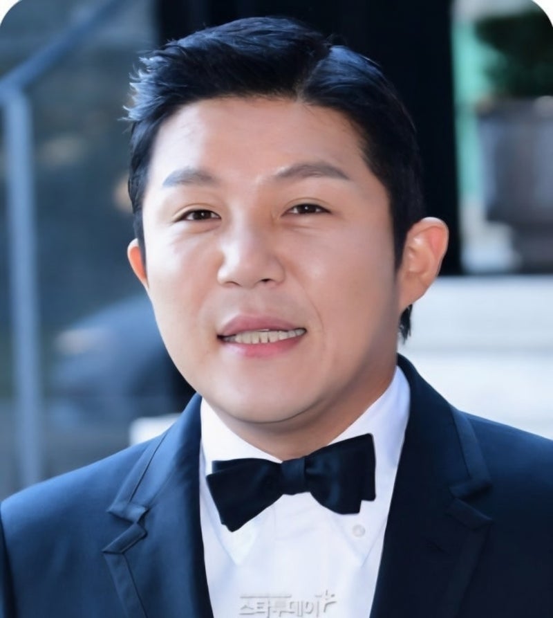 Jo Se-ho Returns with Friday Night Fashion, a Double Chin That Contradicts His Promise to Be Careful