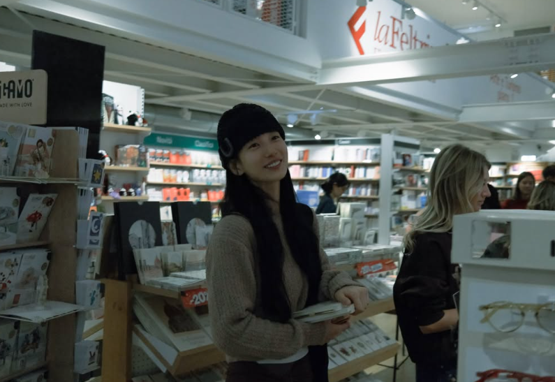 “수지가 쓰길래 비쌀 줄 알았는데..” 피렌체에서 자꾸 쓴 8만원대 이것