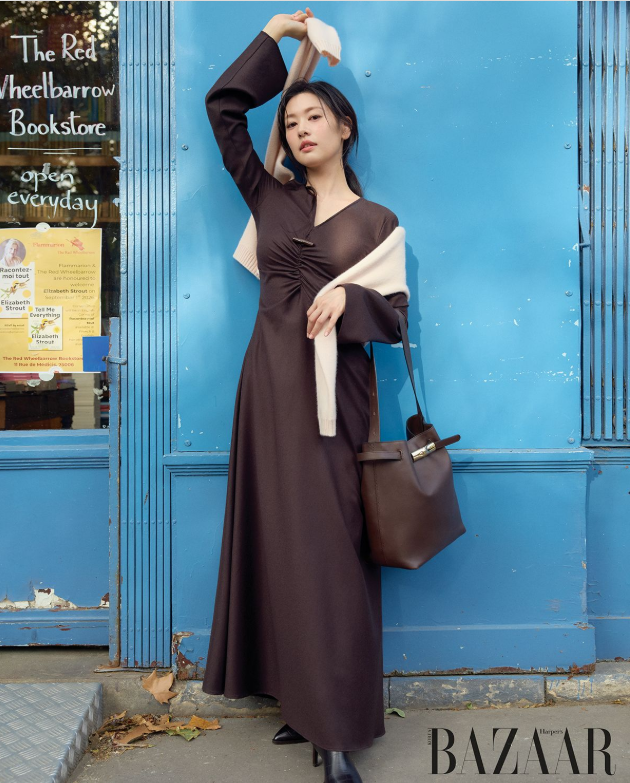 Jung So-min's autumn fashion, what's that Longchamp bag she carried in Paris?
