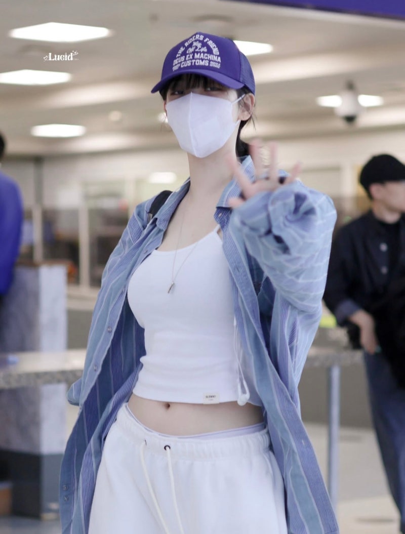 대체 몇 번째야? 카리나가 또 꺼내 쓴 ‘그 모자’, 대체 어디 거길래…