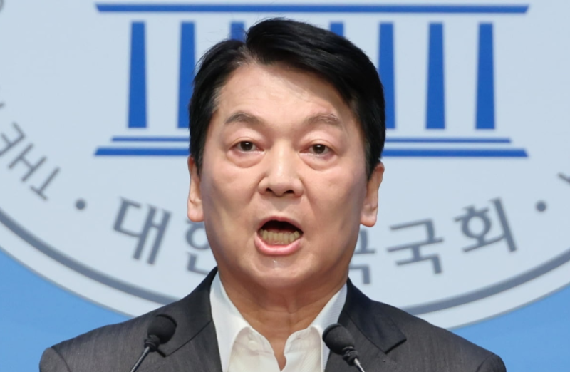 안철수 분노하게 만든 축구대표팀 발언, 군대가 혐오시설입니까?