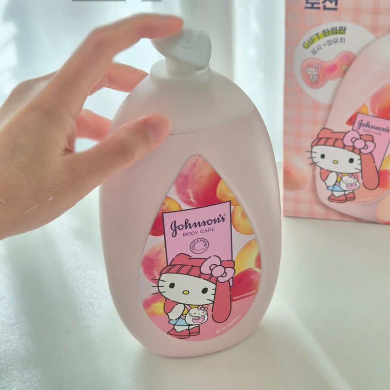 존슨즈 뷰티 바디로션 피치 애프리콧 : 헬로키티 복숭아향
