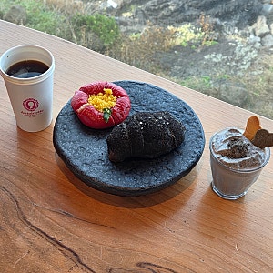 제주 공항 근처 카페 | 빵 맛집 앙뚜아네트, 바로 앞 오션뷰 베이커리 카페