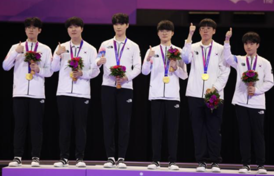 "컵라면·햇반 먹으며 전승 금메달 땄다" 롤 대표팀의 눈물겨운 식단 투혼… 축구대표팀 '군....