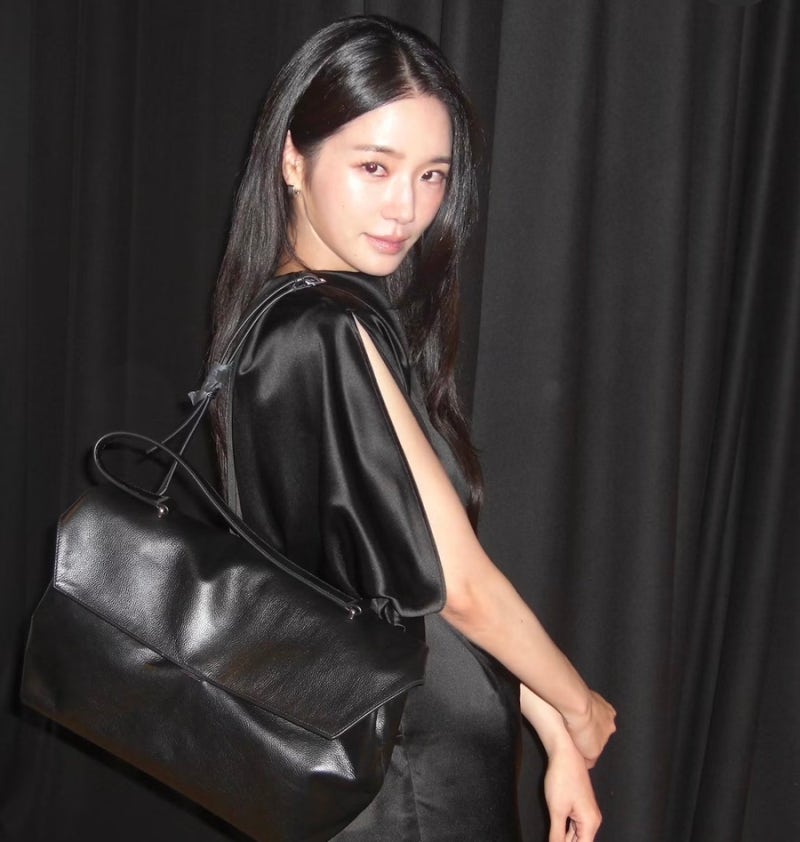 박규영 헤어스타일, 차분함과 세련미를 살린 롱 스트레이트 헤어 ✨ | 송파미용실 송파역미....