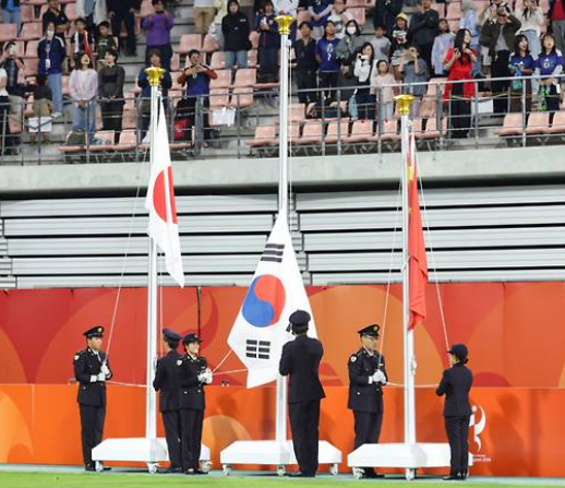 "태극기도 하나 못 펼쳐주나?" 일본 안방서 4연패 쾌거 썼는데 시상식 찬물... 역대급 의전 참....