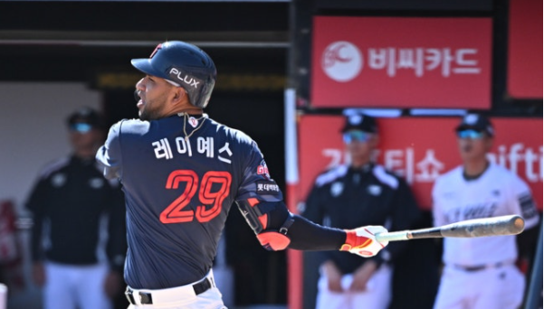 레이예스 최원준 안타왕 경쟁 동반 200안타 역사 도전