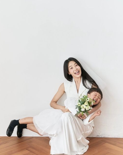 "한지혜 남편 직업이 검사였어?" 결혼 16주년에 다시 웨딩드레스 입은 이유