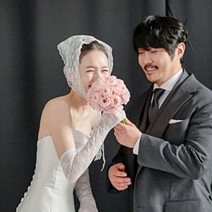 KCM, 14년 만에 아내와 결혼식…유재석 사회·김범수 축가로 특별한 하루