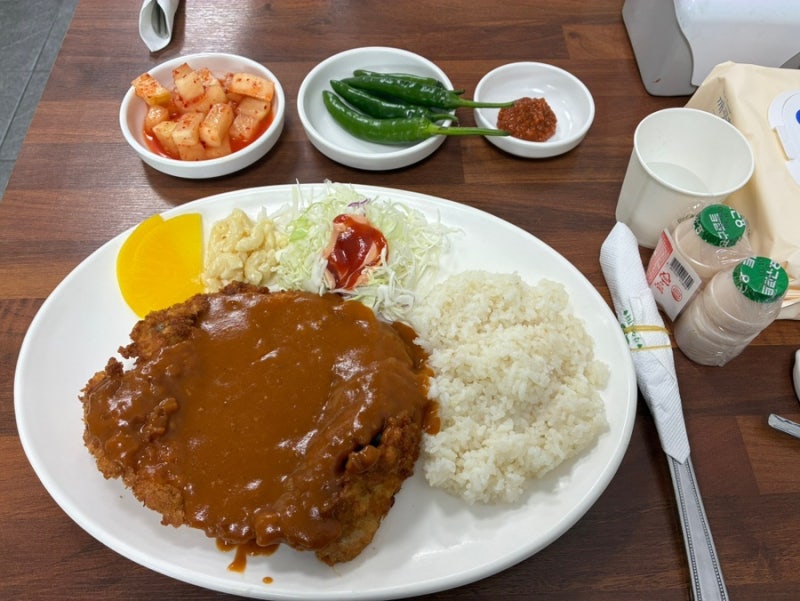 경주 현지인이라면 다 아는 추억의 맛집 LA돈까스본점