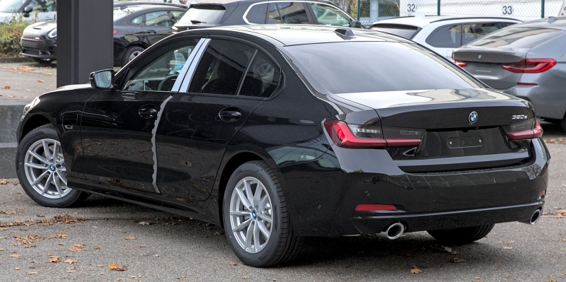 BMW 3시리즈 320i, 연 2만km면 기름값 311만 원일까