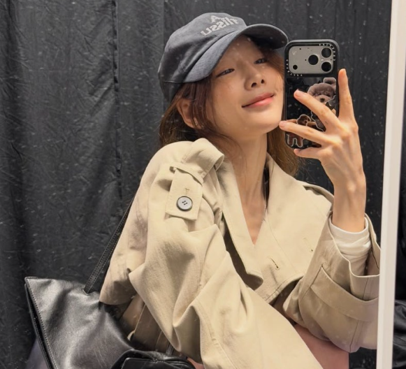 윈터·태연 사진 보고 알았어요, 요즘 트렌치가 짧아진 이유