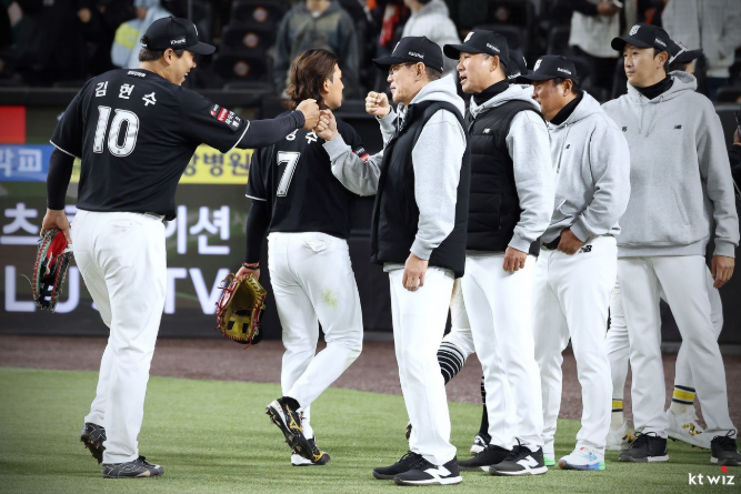 3경기 차 KT, 사실상 굳힌 정규시즌 1위? 그런데 한국시리즈에선 삼성에게 뒤집힐 수도 있다