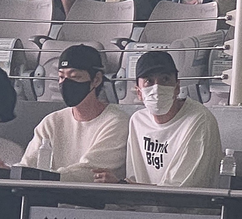 "계산기까지 꺼냈다"… 이광수·김우빈, 도경수 콘서트 뒤풀이서 보여준 찐우정