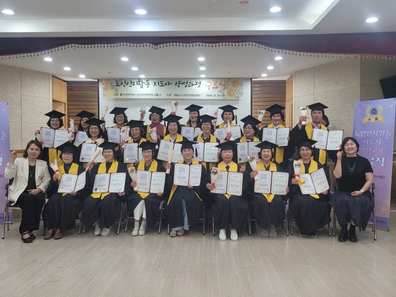 65세 지역주민이 치매예방강사로! - 인천 서해구에서 시작된 변화, 이제 전국 지역사회로 확....