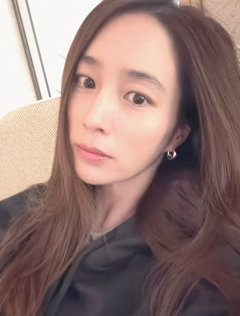 "가격이 싸진 않다"… 민낯 꿀피부 44세 그 배우가 피부과서 받은 것, 얼굴홍조 홍조크림