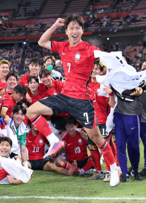 "이 정도면 고의 아니야?" 아시안게임 축구 금메달 시상식서 또 터진 태극기 게양 참사 완벽 ....