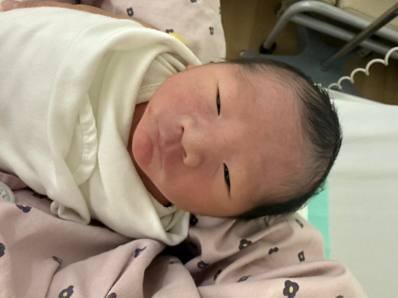 생후 첫 주 신생아 일자별 권장 수유량과 수유량 계산법