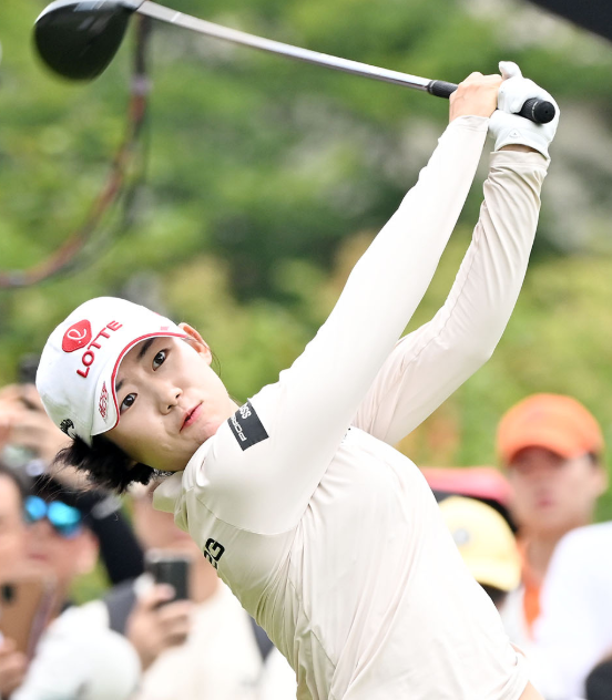 163cm 단신이 260야드 폭격? '상금 10억 클럽' 돌격대장 황유민이 KLPGA 몸값 판도를 바꾼 이유