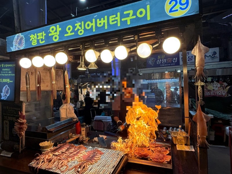 済州東門市場夜市おすすめグルメ｜火のショーまで見どころ満載！山賊村・鉄板王イカバター焼き
