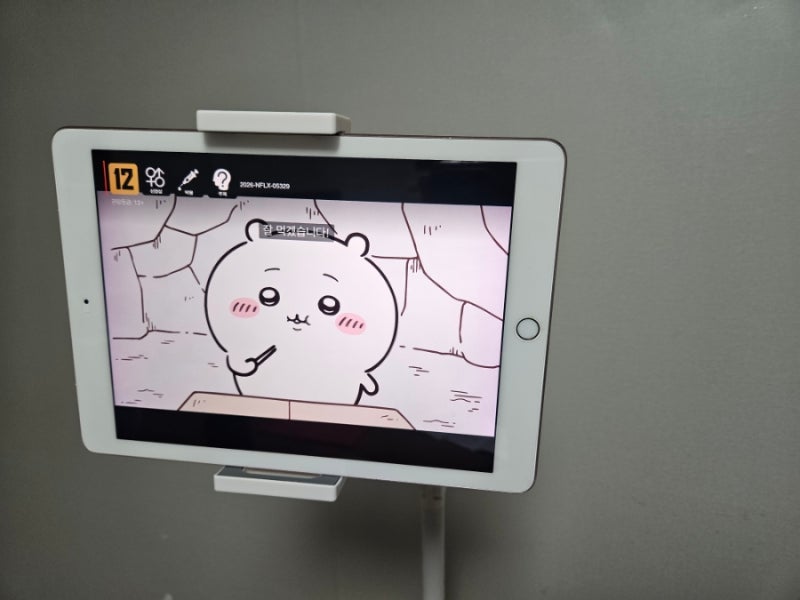 태블릿 거치대 추천- 디센느 스탠드 높이조절 거치대,침대에 누워서 핸드폰까지 편하게