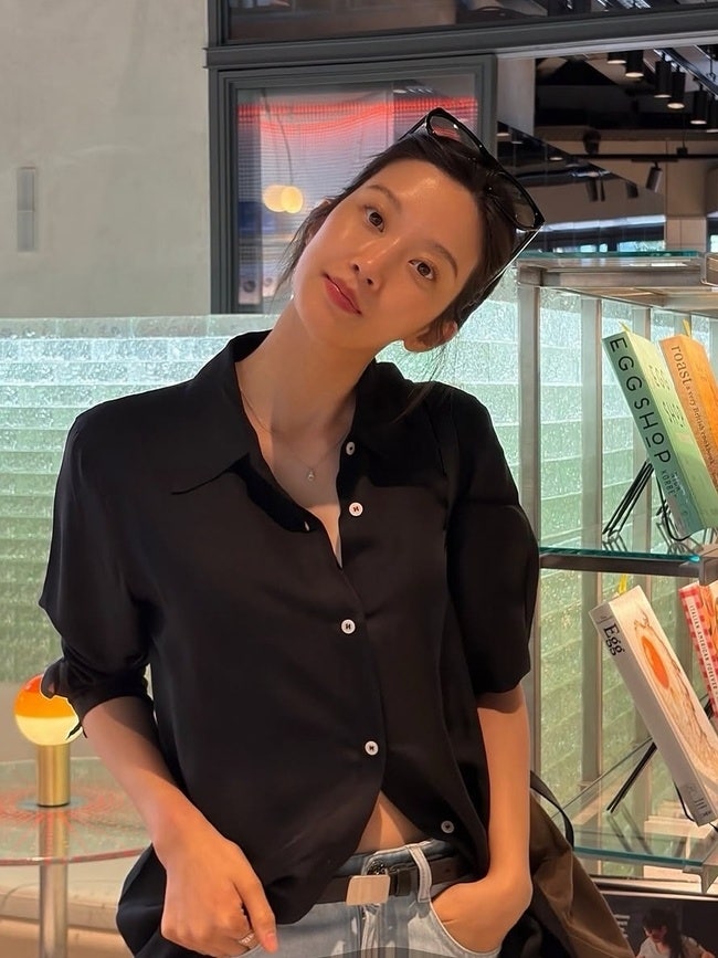 書店で原書をスラスラ読んでいたムン・ガヨンを見たら…デビュー20年目だったとは