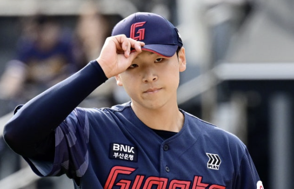 데뷔전 5실점인데 감독은 칭찬했습니다…94순위 김태균의 반전
