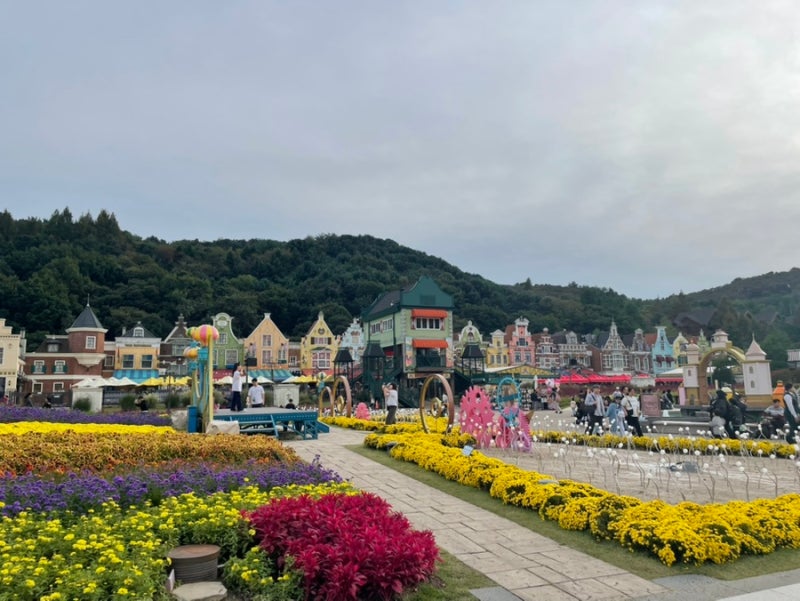 Everland Ride Review: From Attractions with Short Wait Times to Animal Viewing, Four Seasons Garden, and Rose Garden