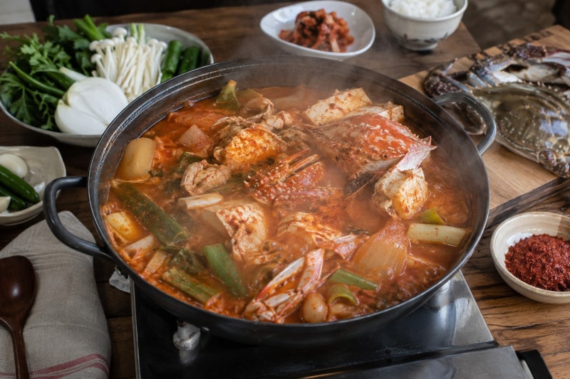 "아가미만 뗐는데 왜 흙냄새가 날까?" 꽃게탕 레시피 모래집 완벽히 없애는 법 · 보관 방법