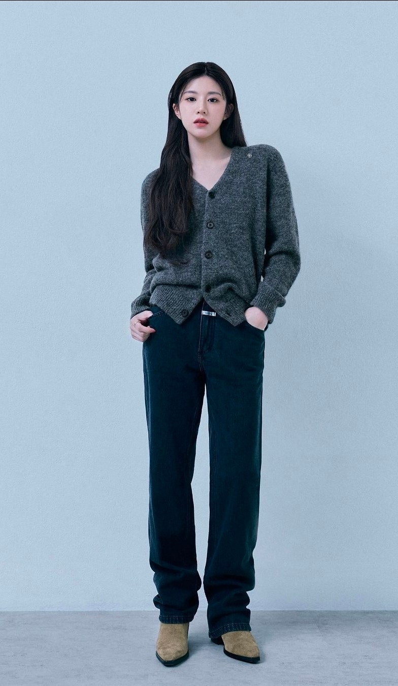 현백코어"고윤정 문가영 3040대가 따라 입기 좋다…"요즘 2030이 찾는 ‘현백코어’ 정체