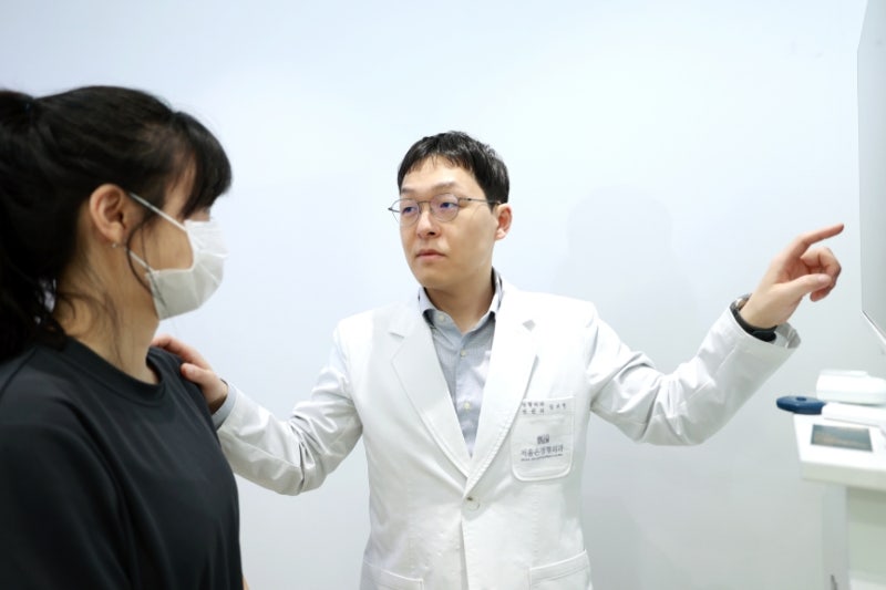 손가락 퇴행성 관절염, 마디가 굵어지고 아프다면? 치료 전 알아둘 3가지