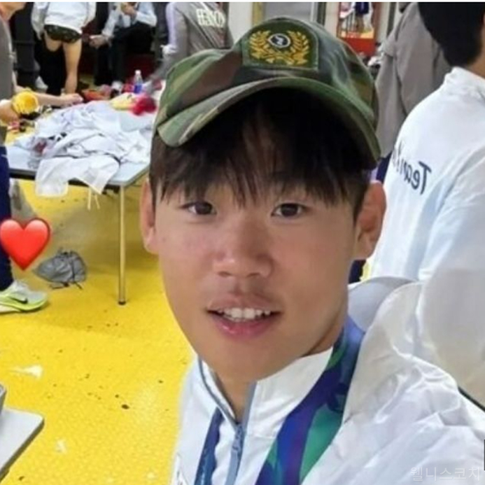 "전역모 쓰고 환호?" 박승수 SNS 논란까지... 선 넘은 축구대표팀 뒤풀....