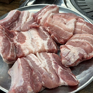 [응암역 맛집] 동동응암갈비(양념하지 않은 생돼지갈비와 짜글이의 콜라보 feat.메밀냉면 후....