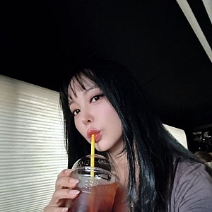 홍진영의 발 빠른 해명, 안전벨트 논란을 예방하는 센스 있는 대처법